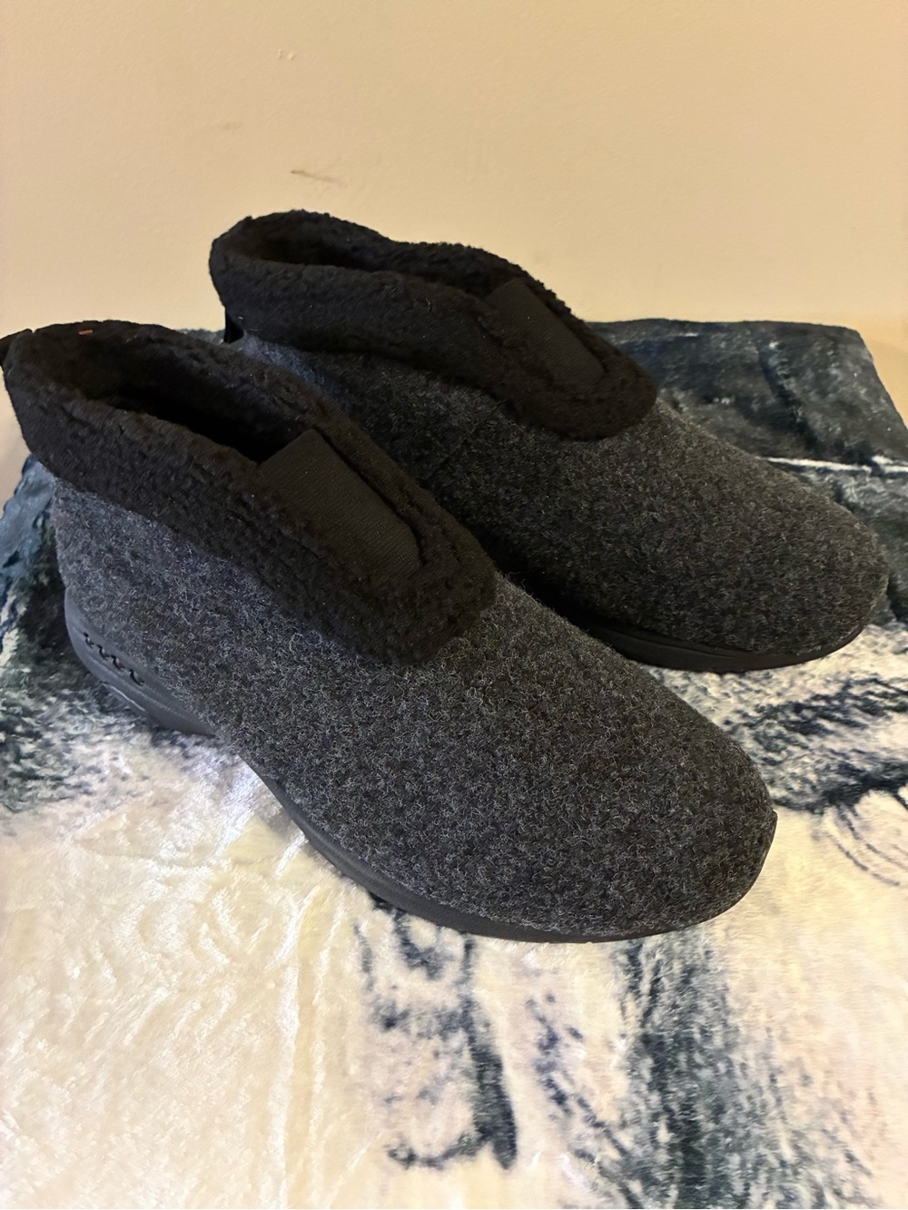 Easy Spirit Black Women's Slip-On Shoe